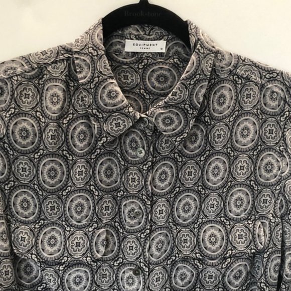 EQUIPMENT Signature Slim 100% Silk Gray Medallion - Picture 3 of 10